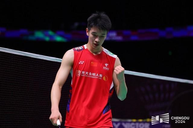 挑衅中国！日本球星三笘薰手持日本二战战犯照片，网友：封杀他