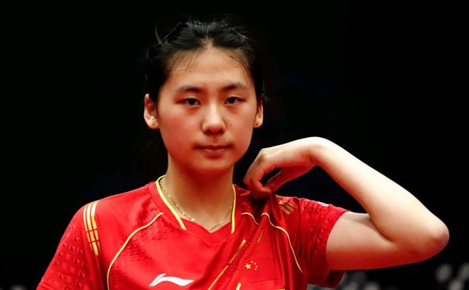 前锋远射破门，比分被重新点燃