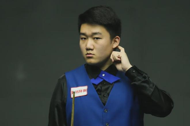 3-2大逆转，AC米兰让二追三+3连胜登顶，27岁替补奇兵10分钟2球