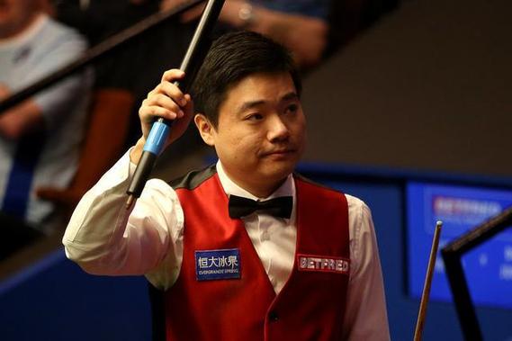 又犯规了！第二节刚上来杨瀚森补防科沃德又被裁判吹打手&已经3犯