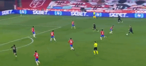 尼克斯击败雄鹿成功晋级，近7场两队对决尼克斯6胜1负